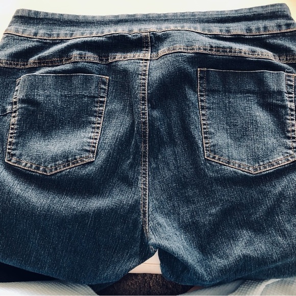 XL Dark Wash Denim Capris with Leg accent - Picture 6 of 7